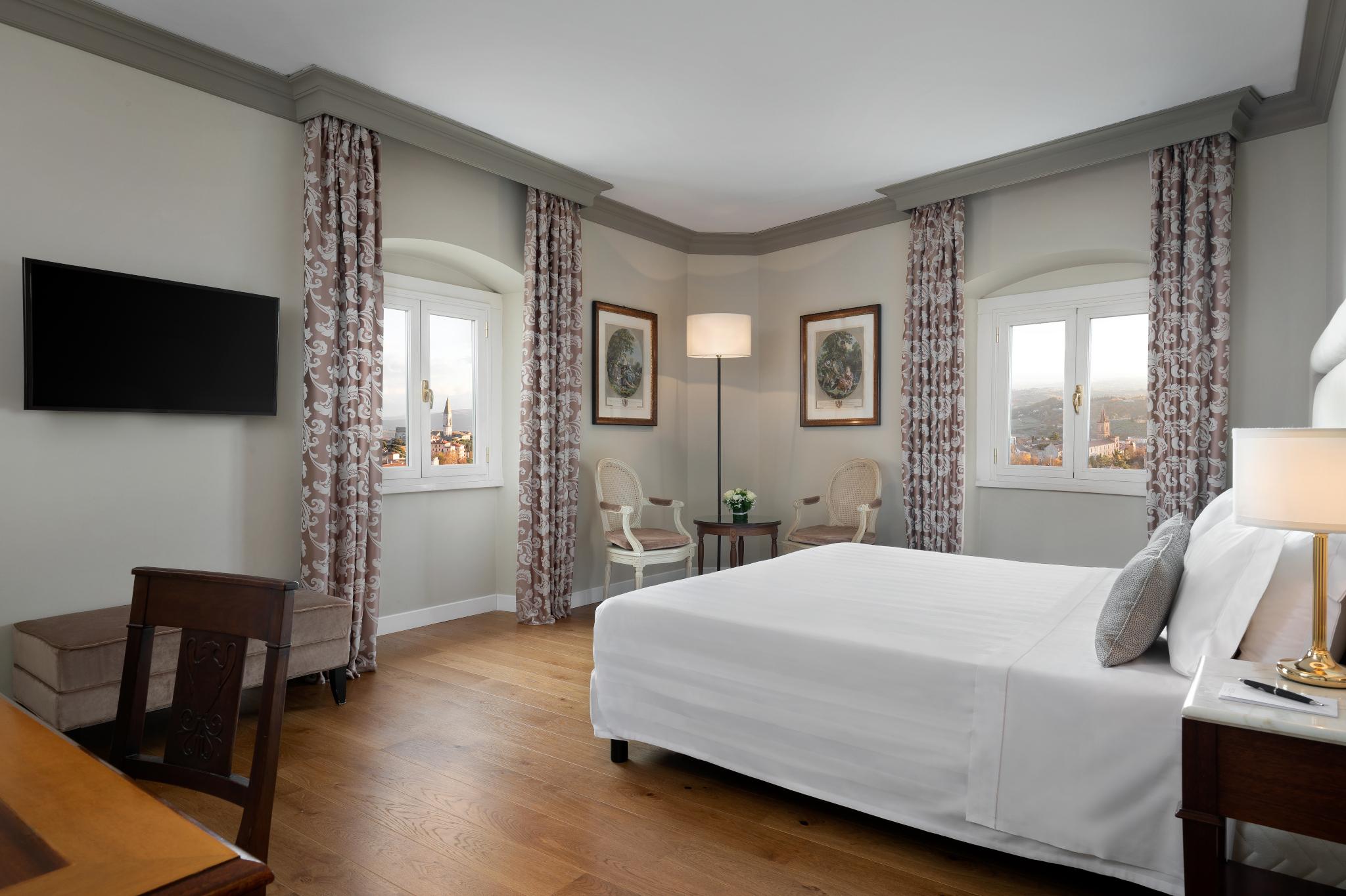 فندق بروفاني بالاس بيرودجا المظهر الخارجي الصورة A room at the hotel