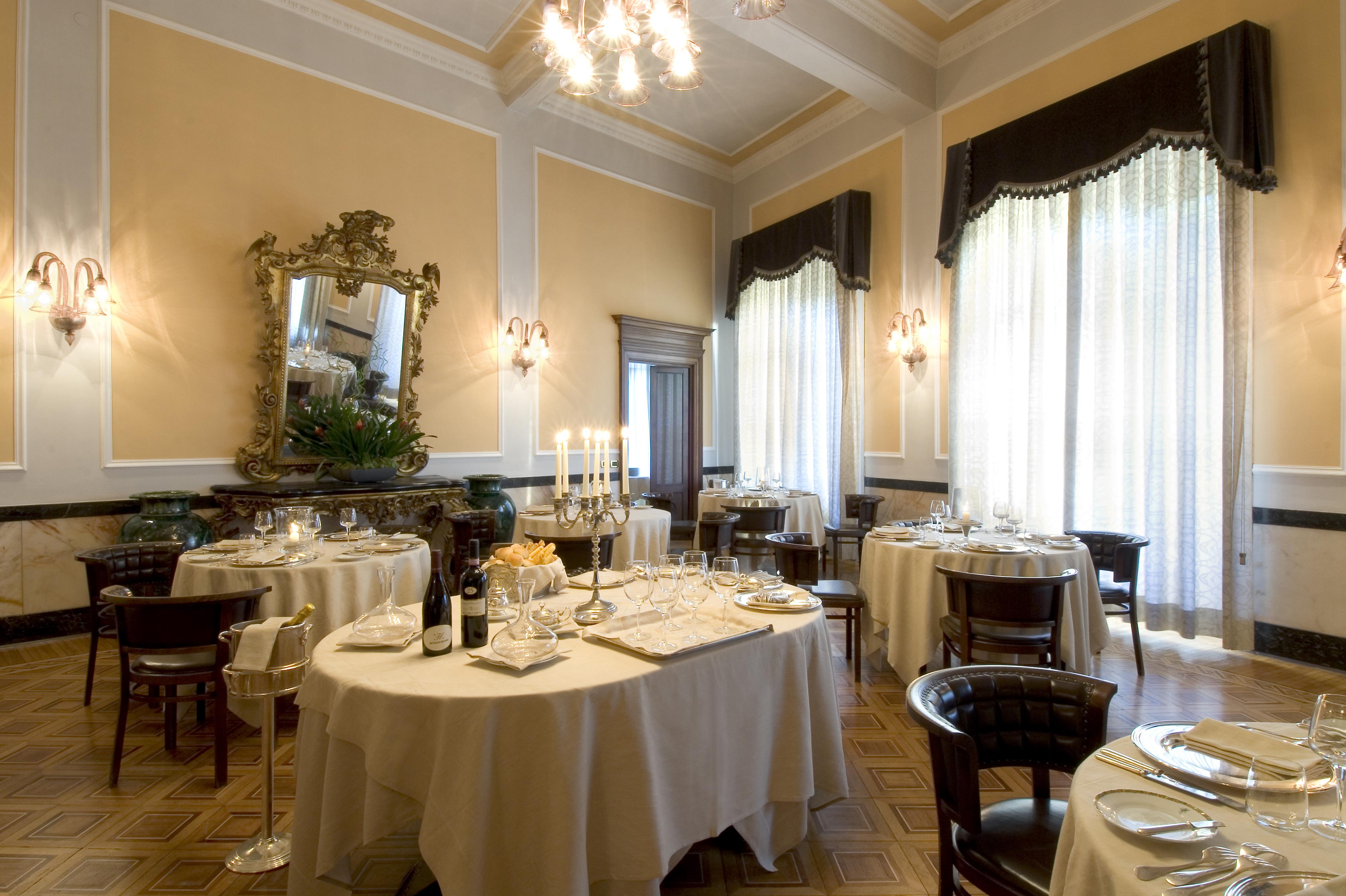 فندق بروفاني بالاس بيرودجا المظهر الخارجي الصورة The restaurant