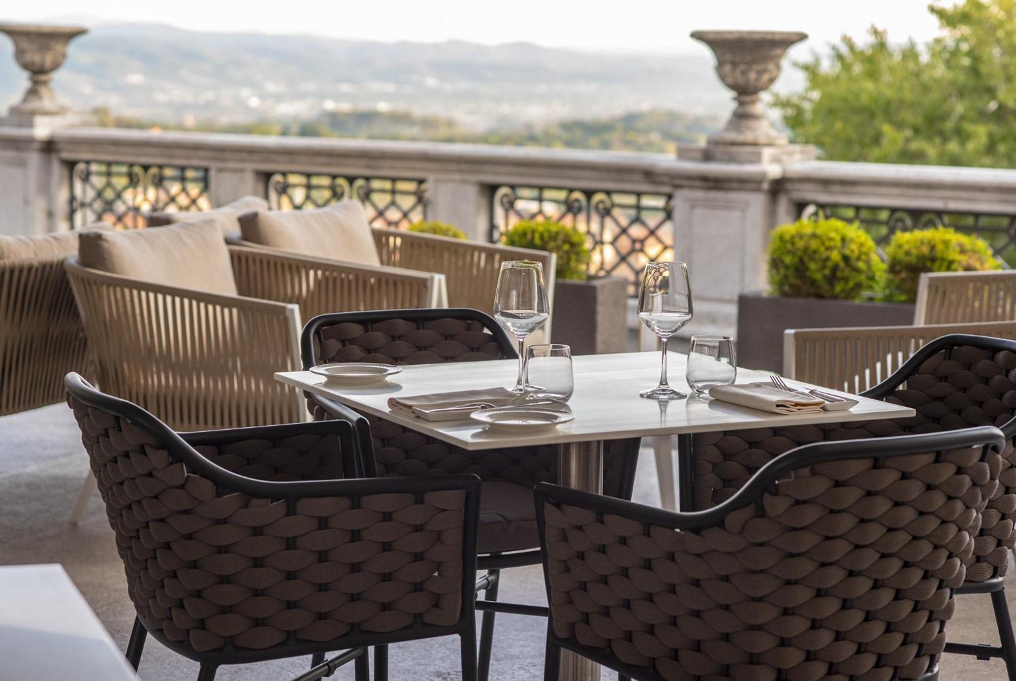 فندق بروفاني بالاس بيرودجا المظهر الخارجي الصورة The Terrace