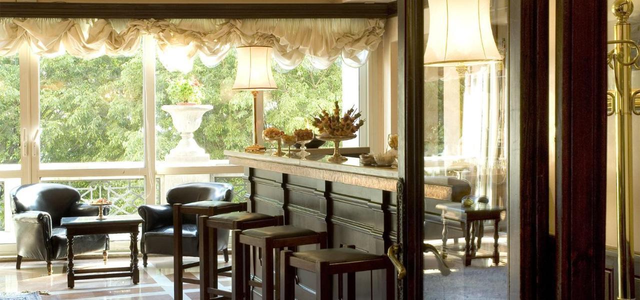 فندق بروفاني بالاس بيرودجا المظهر الخارجي الصورة The bar at the hotel