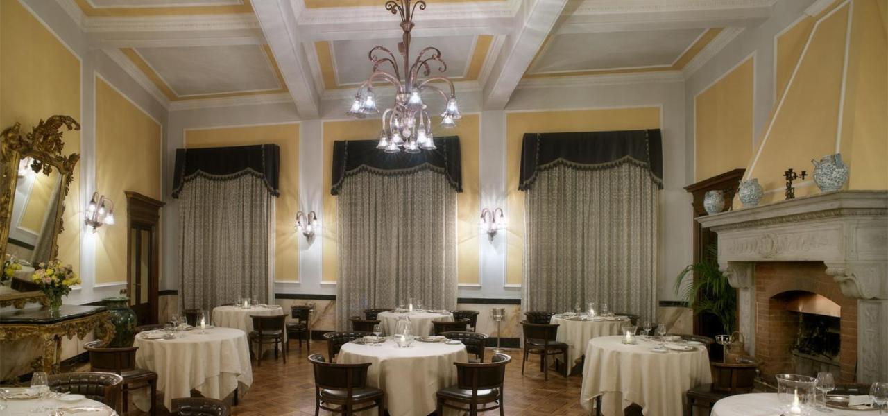 فندق بروفاني بالاس بيرودجا المظهر الخارجي الصورة The interior of the restaurant